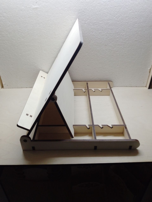 Мольберт с регулировкой угла наклона - 1560  руб.